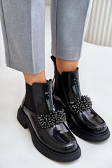 Elegant insulated black boots