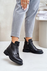 Women's flat-heeled boots