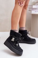 Snow boots with charming decorations