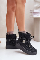 Snow boots with charming decorations