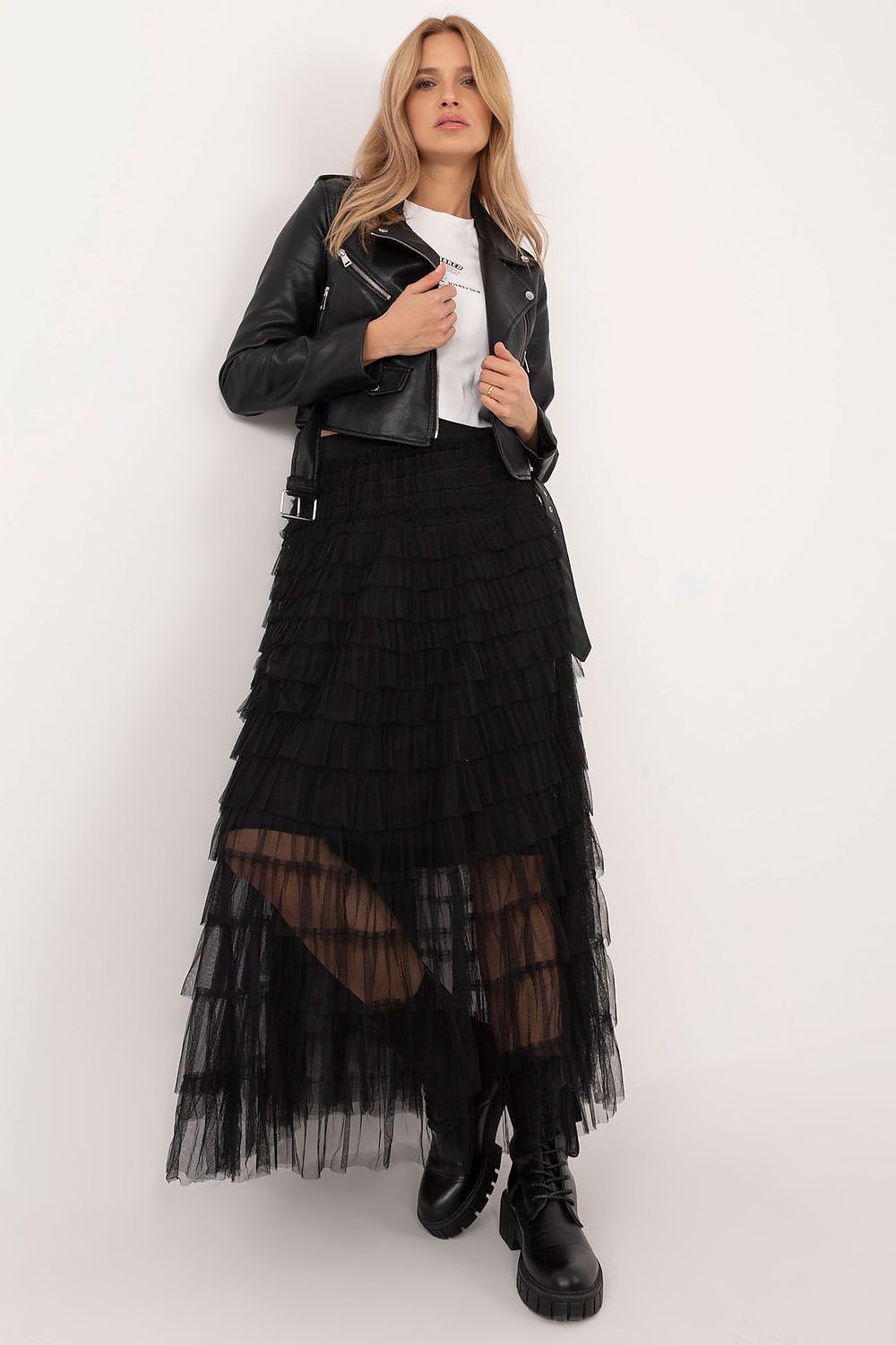 Elegant tulle skirt with ruffles