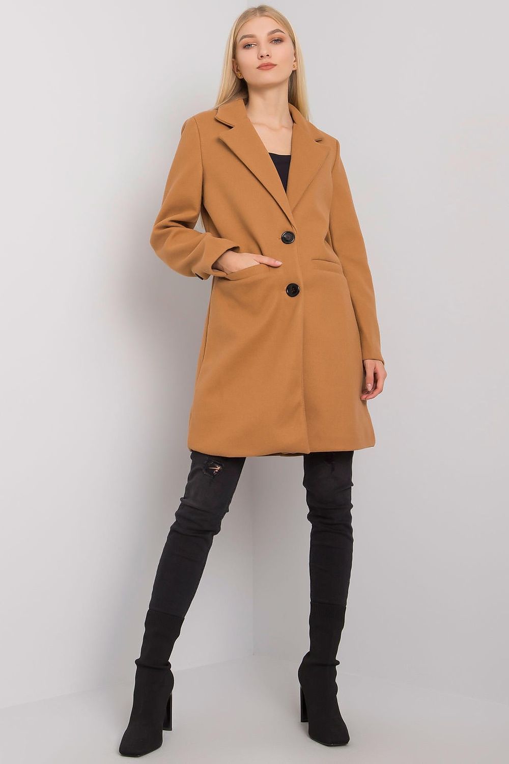 Elegant women's transitional coat