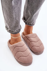 Women's fur slippers with covered toes