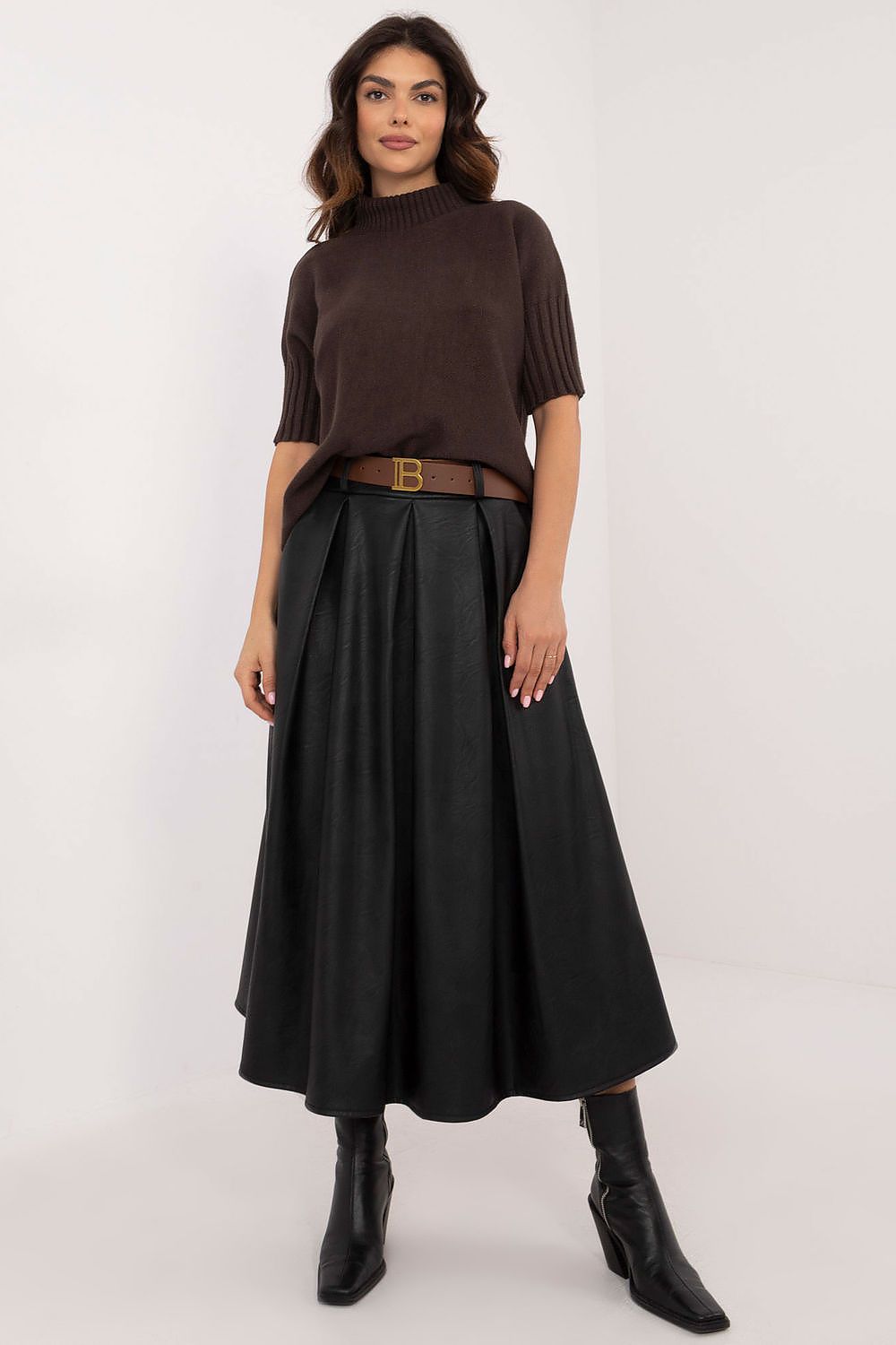 Elegant midi length imitation leather skirt