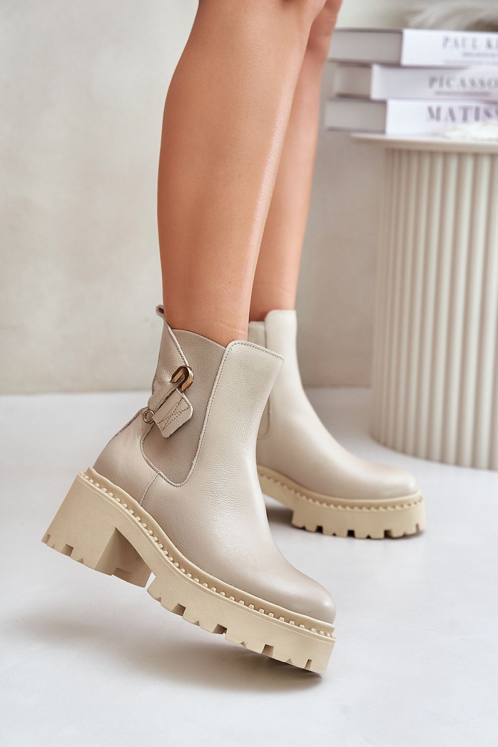 Lined with felt natural leather heel boots