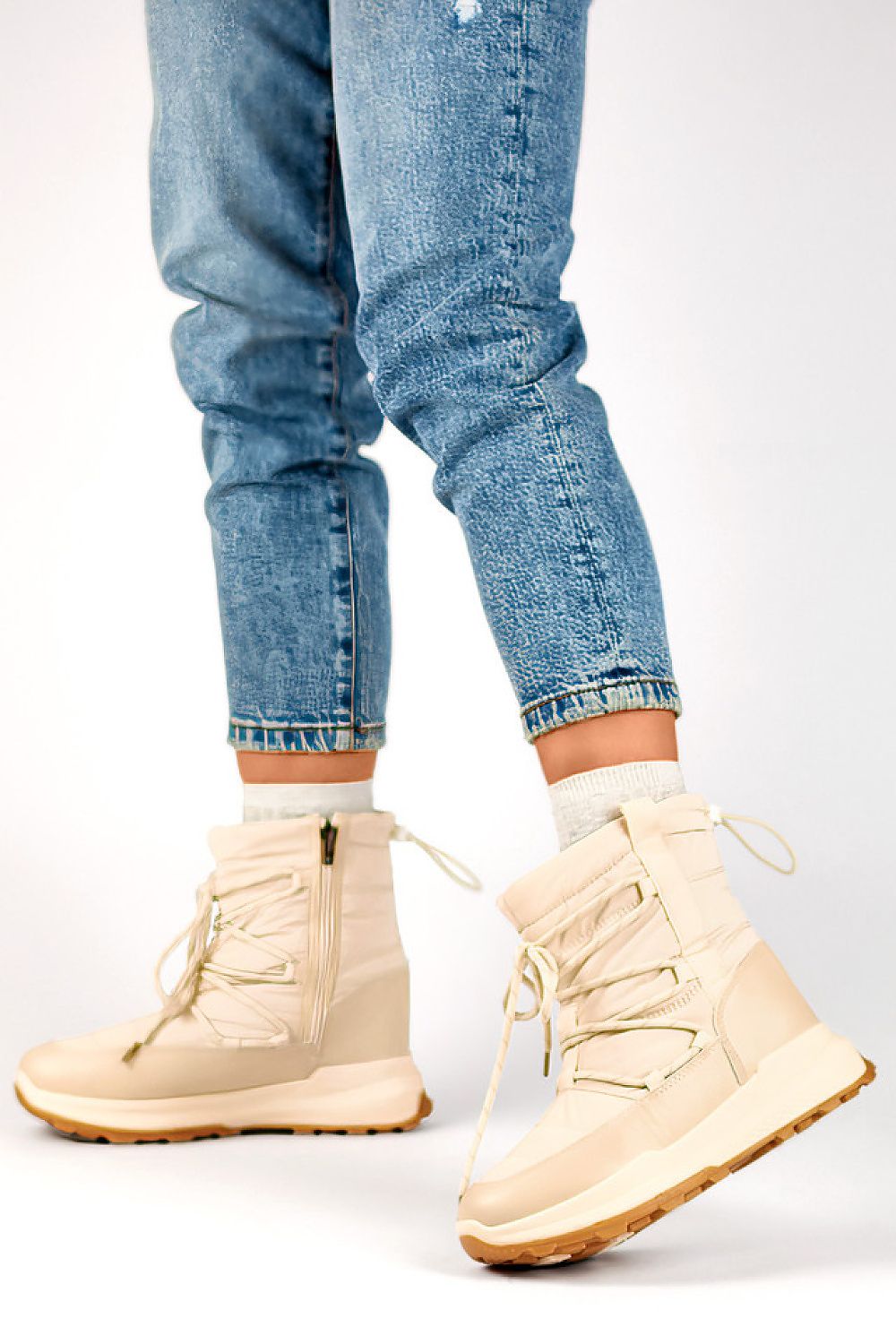 Stylish women's snow boots