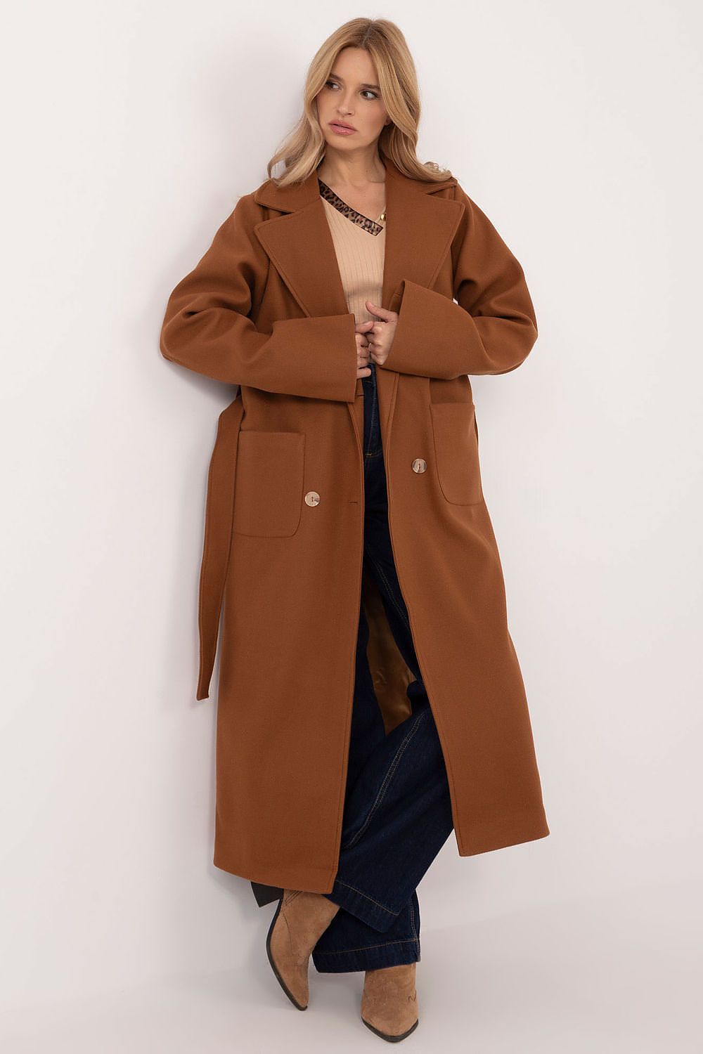 Women's smooth material transitional coat