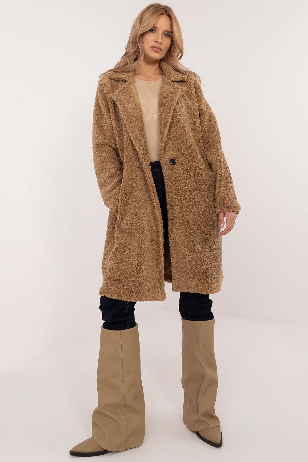 Elegant lightweight winter knee-length coat