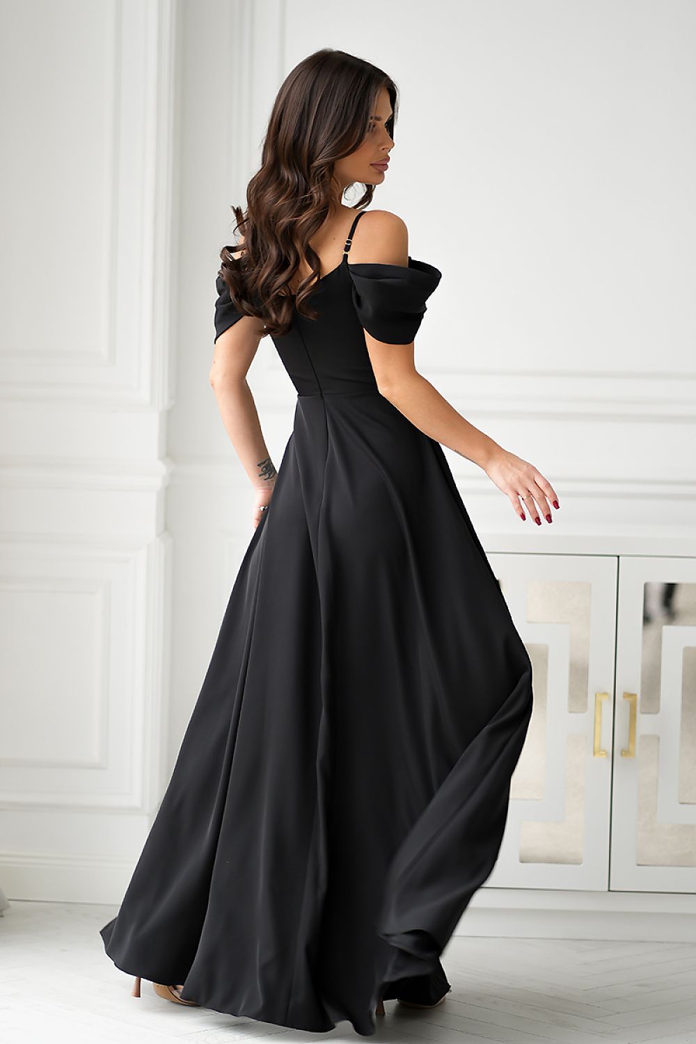 Elegant Maxi Dress with Draped Shoulder Straps Secondary image