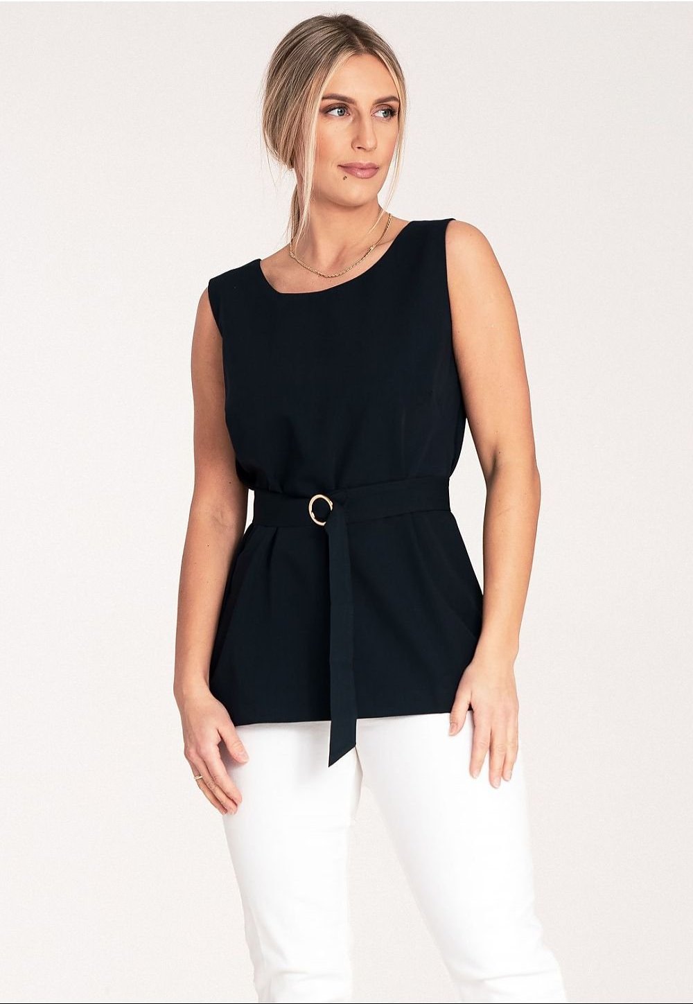 Trapezoidal elegant unbuttoned blouse