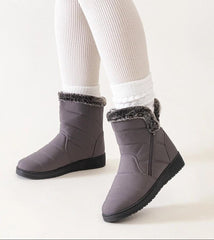 Grey snow boots with fur trim