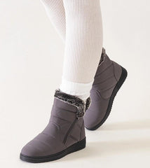 Grey snow boots with fur trim