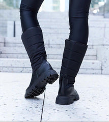 Black insulated lacquered boots