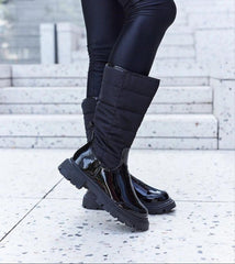 Black insulated lacquered boots