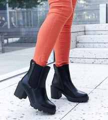 Black insulated classic stiletto boots