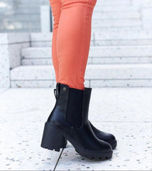 Black insulated classic stiletto boots