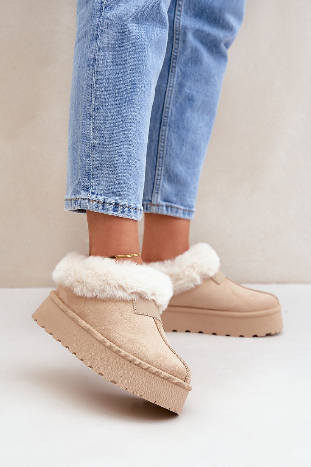 Fashionable low upper soft fur snow boots