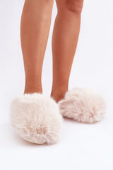 Stylish women's slippers with fluffy thick fur