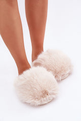 Stylish women's slippers with fluffy thick fur