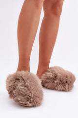 Stylish women's slippers with fluffy thick fur