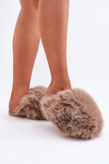 Stylish women's slippers with fluffy thick fur