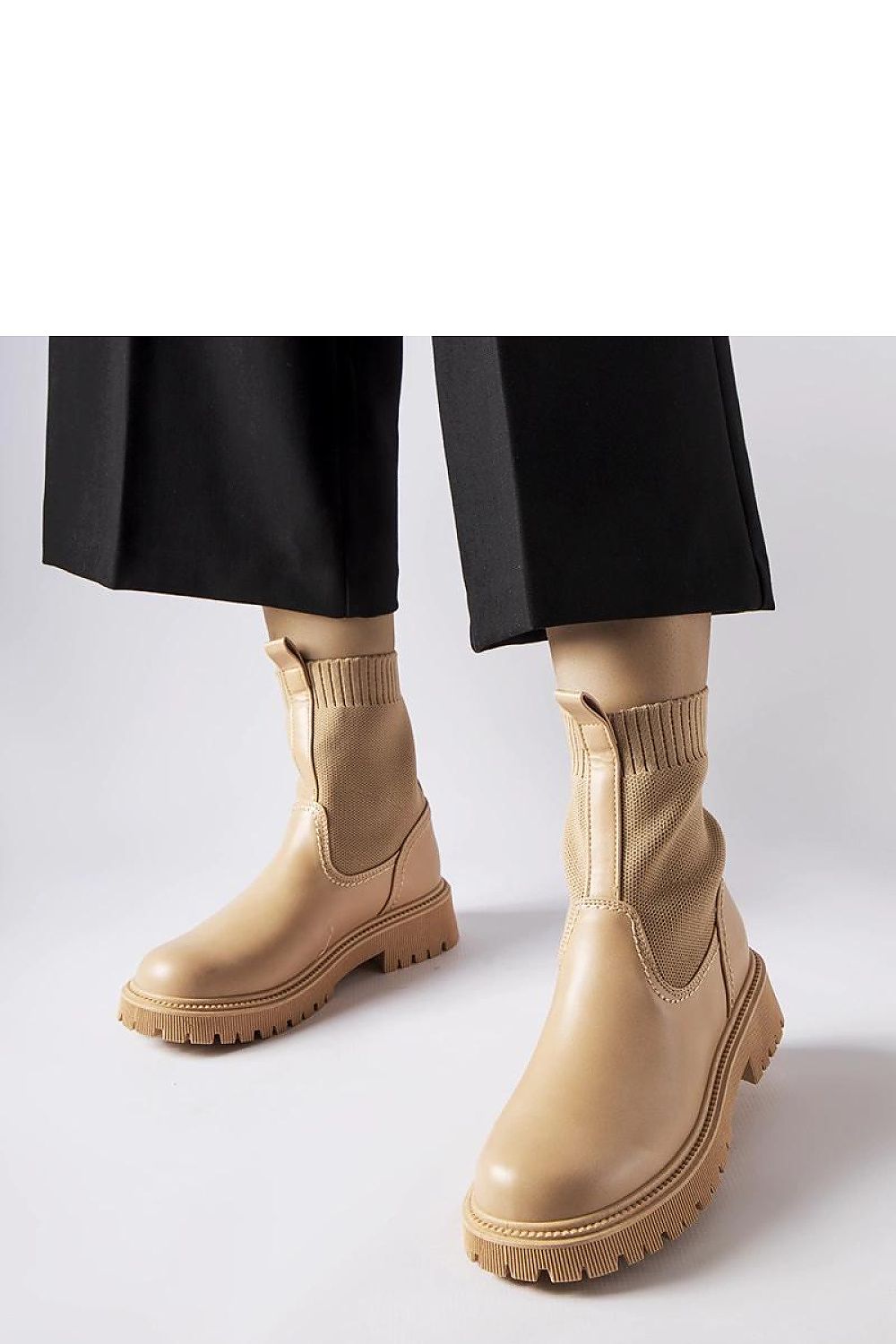 RevChic Kavira22 Boots 106 – Beige Secondary image