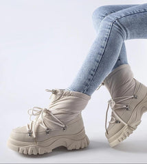 High-top insulated snow boots