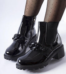 Elegant patent leather boots in black