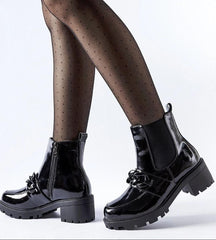 Elegant patent leather boots in black