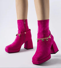 Square toe insulated heel boots with Saviore pendant