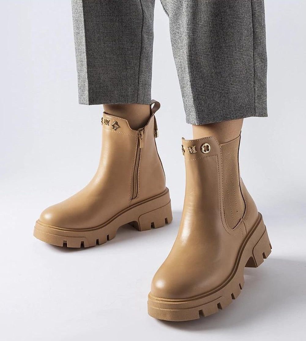 Beige insulated decorative boots