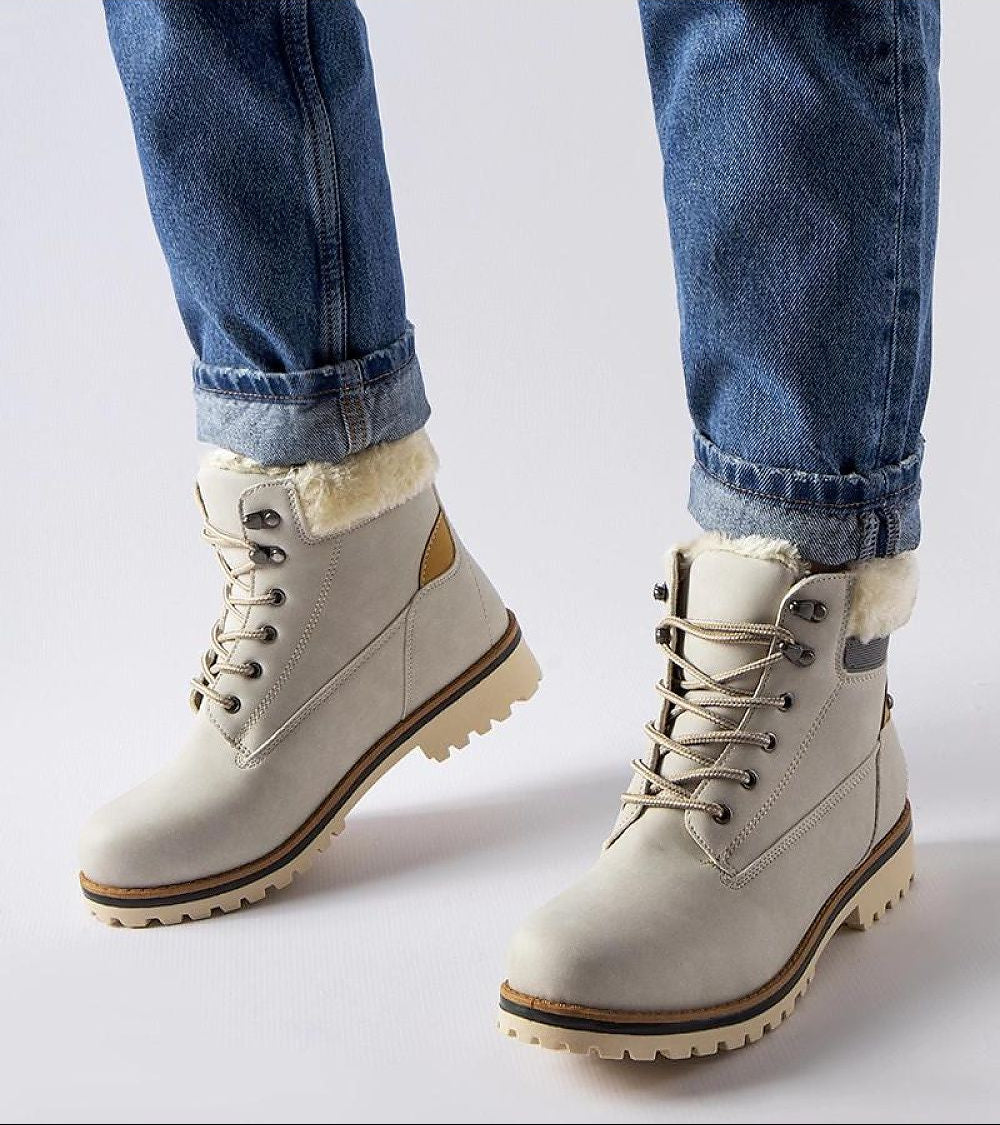 Lace-up closure Trappers boots