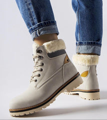 Lace-up closure Trappers boots