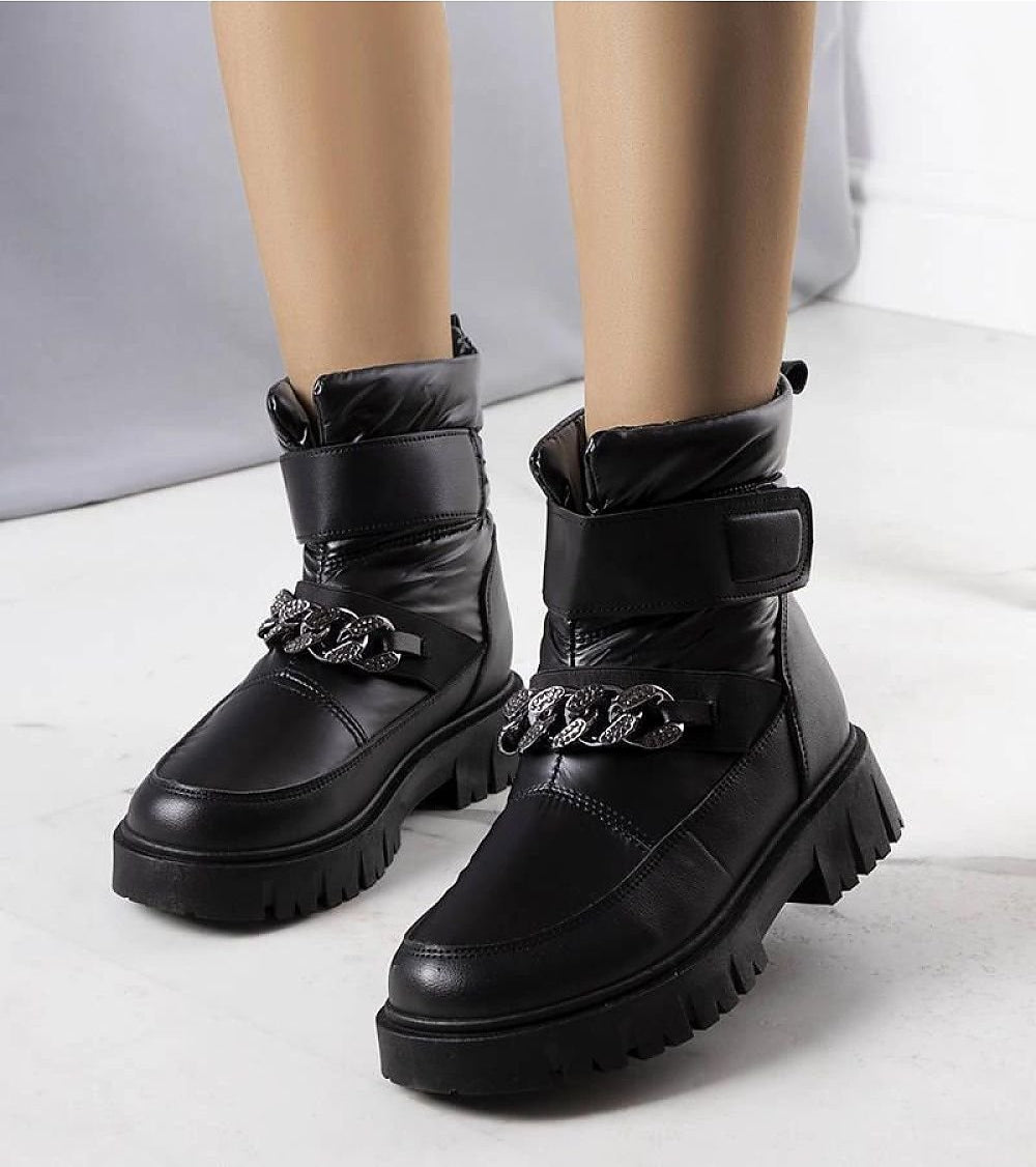 Black Ephraim chain snow boots