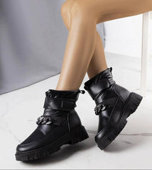 Black Ephraim chain snow boots