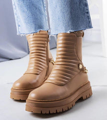 Beige insulated boots with a chain