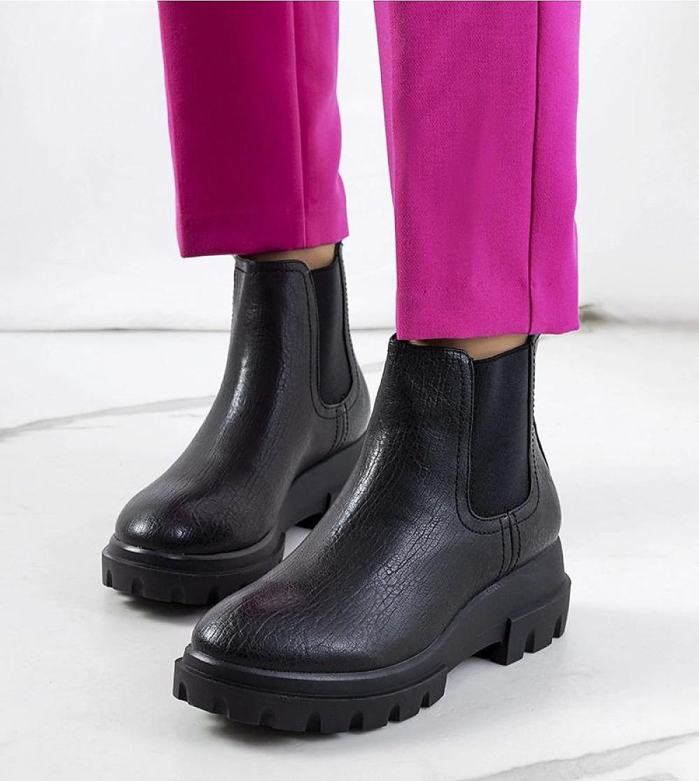 Flat chunky sole black boots