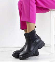 Flat chunky sole black boots