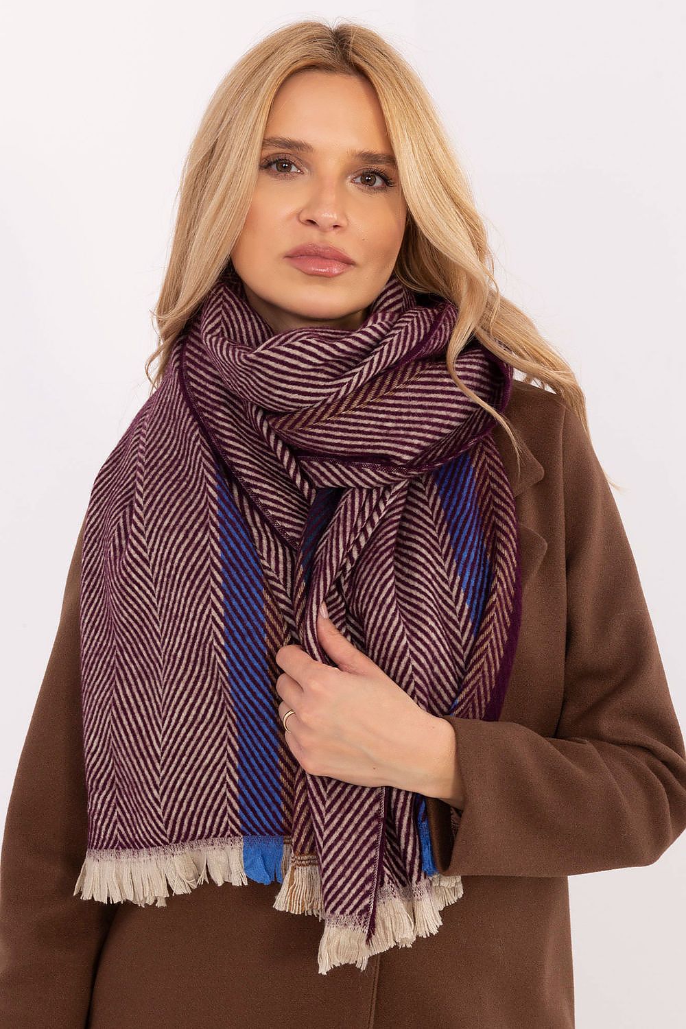Shawl model 206037 AT  Main image
