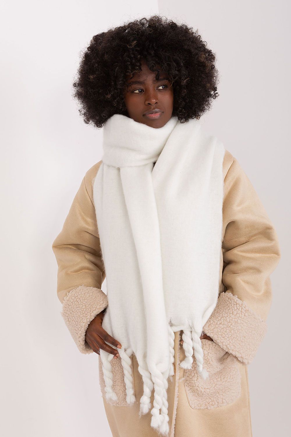 Shawl model 208270 AT  Main image