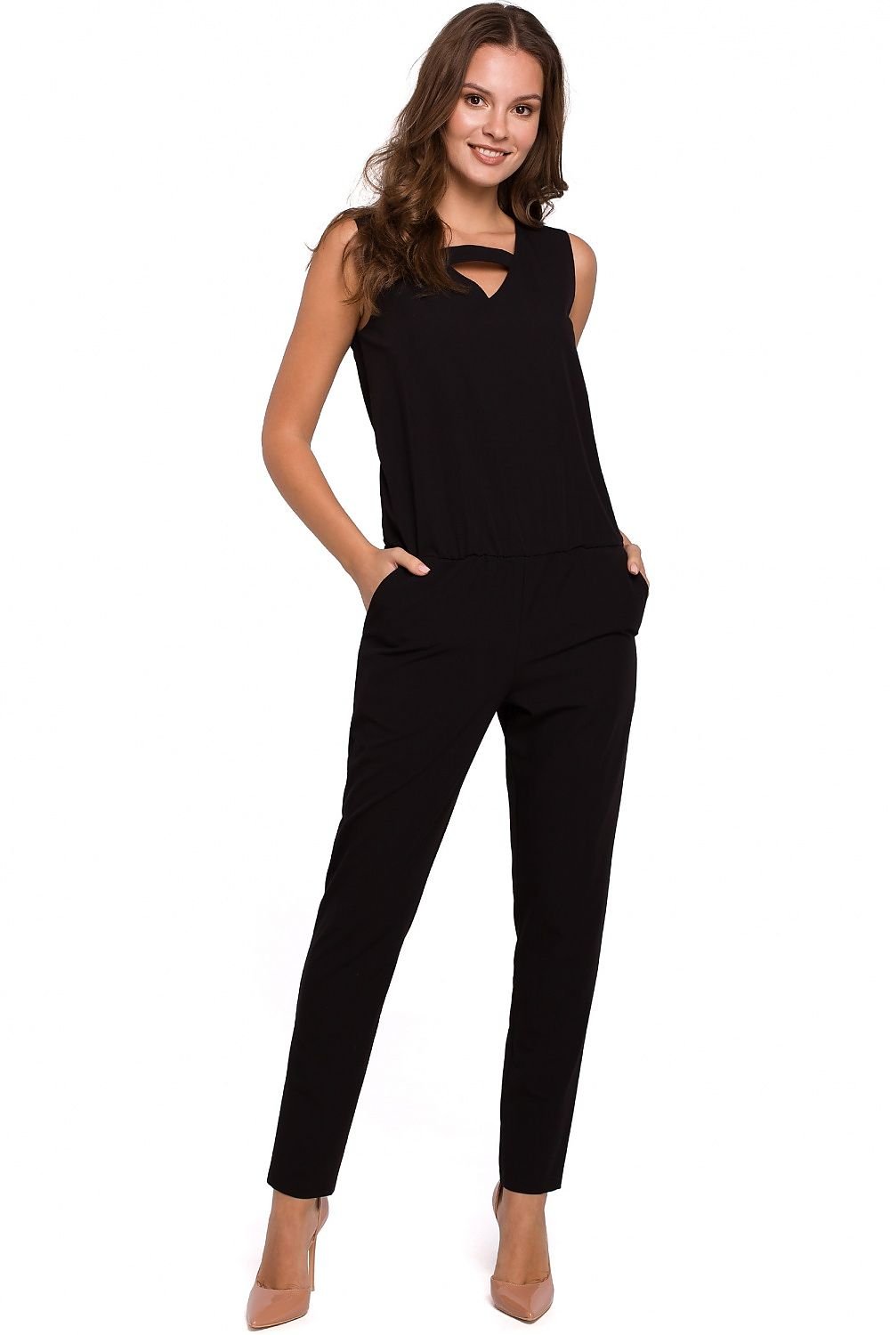 Elegant overalls jumpsuit with a loose top and narrow legs