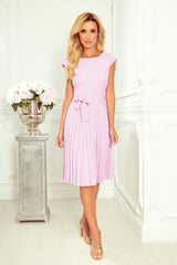 Pleated daydress with short sleeves and a belt