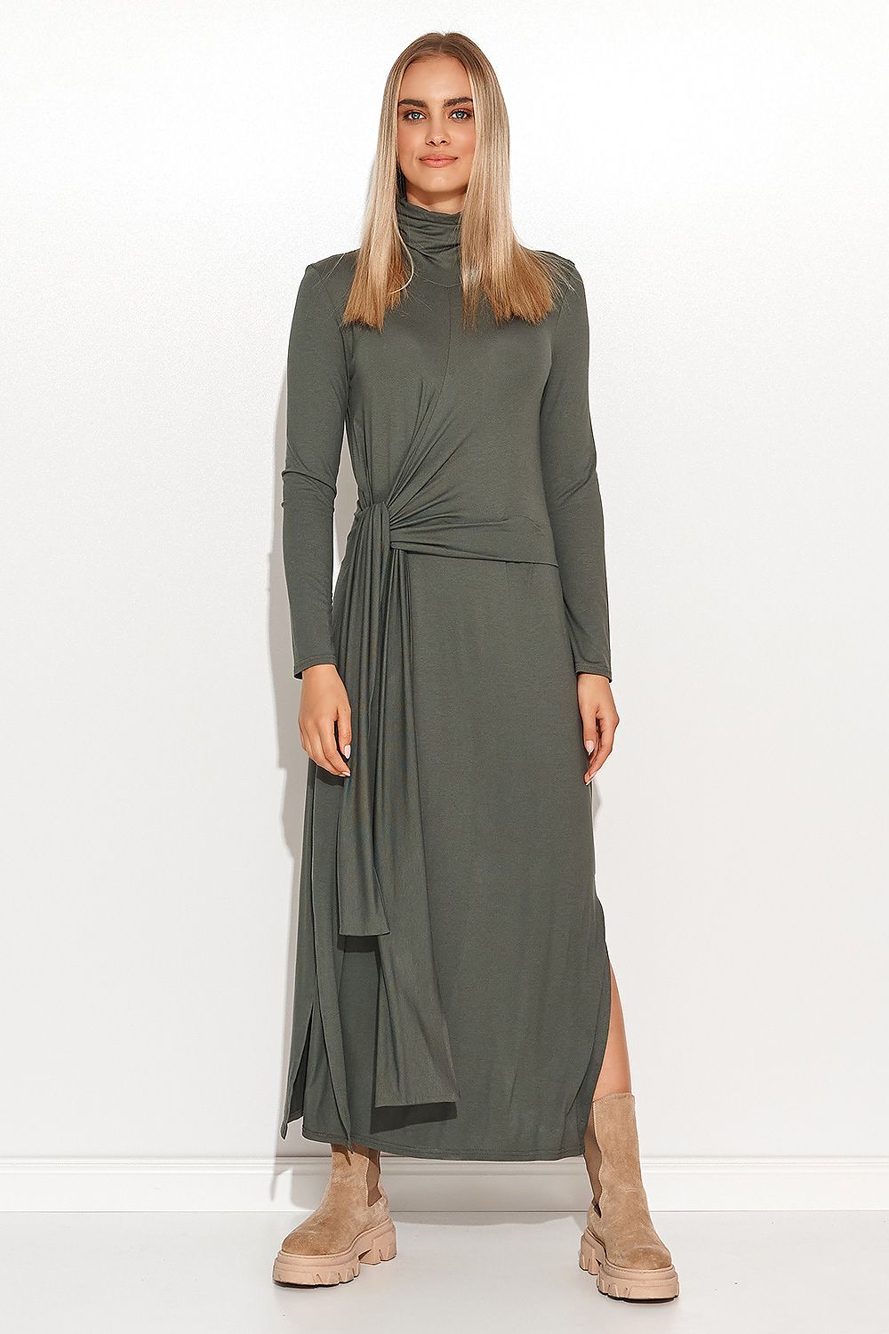 Beautiful turtleneck viscose knit daydress