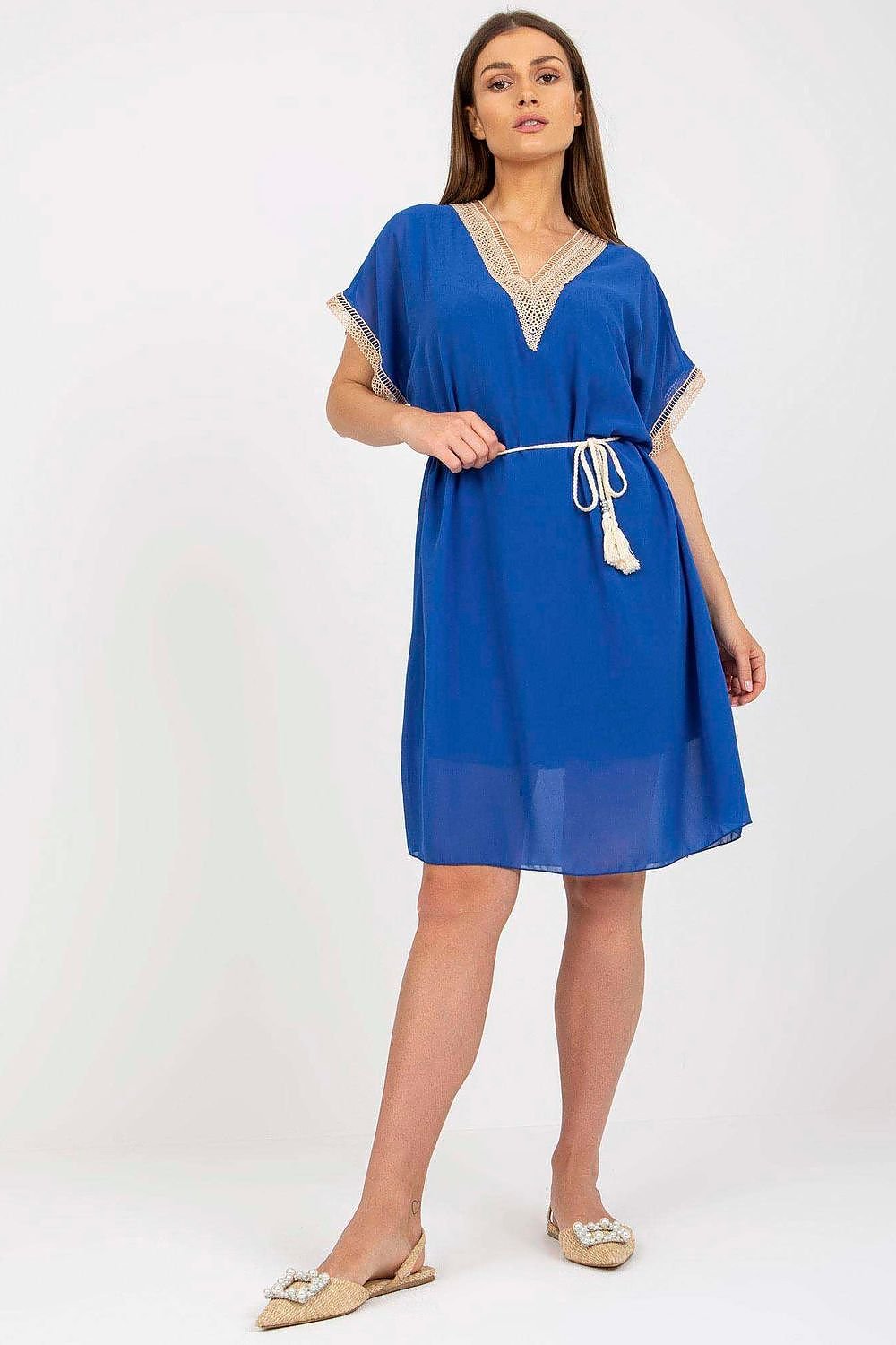 Loose-fitting day dress with short sleeves