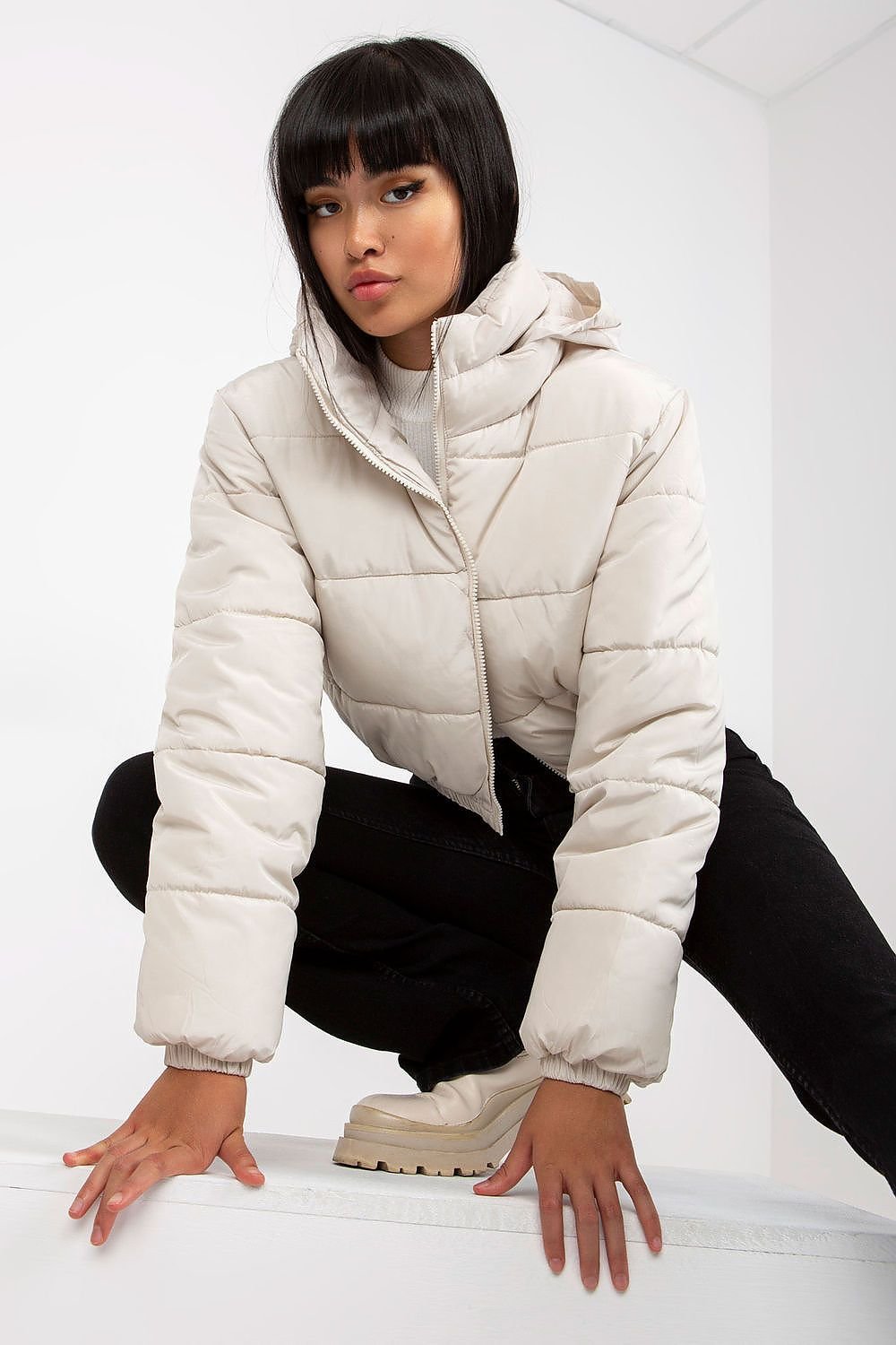 Long sleeves short zippered quilted jacket