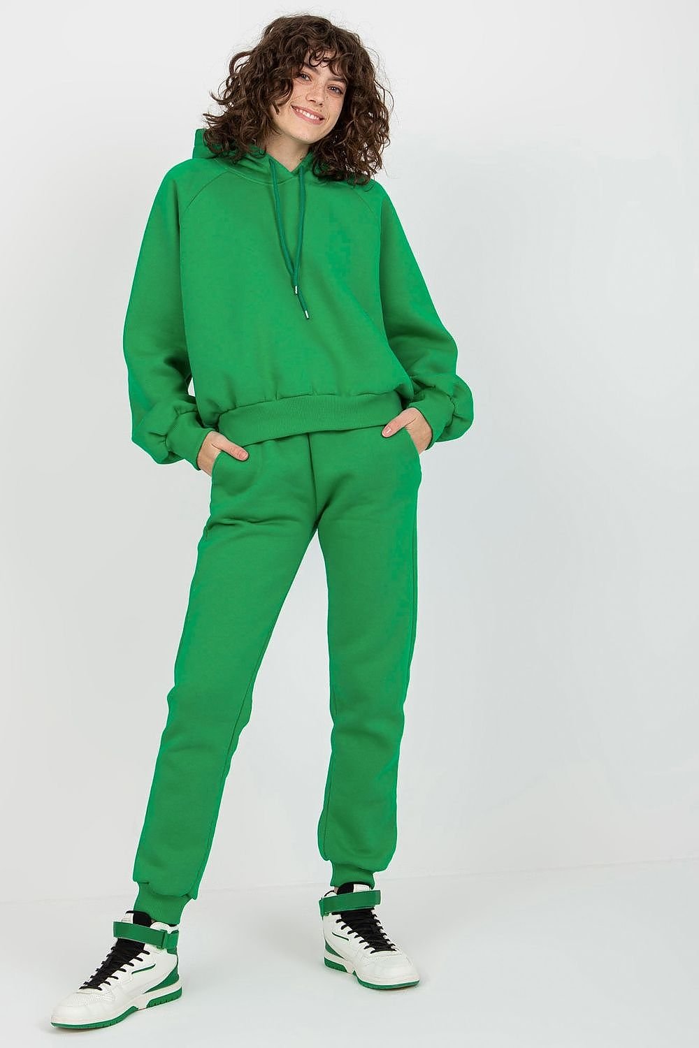 Long sleeves hooded sweatshirt and pants