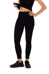 Fashionable ribbed knit leggings with a logo