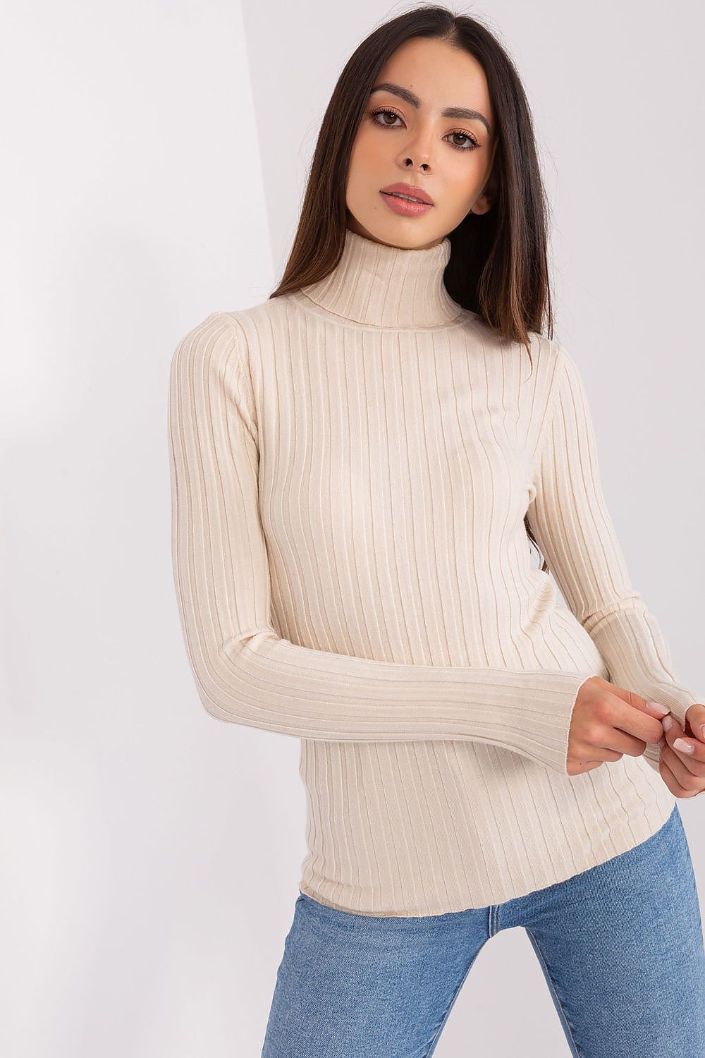 Classic cut with a ribbed fabric sweater