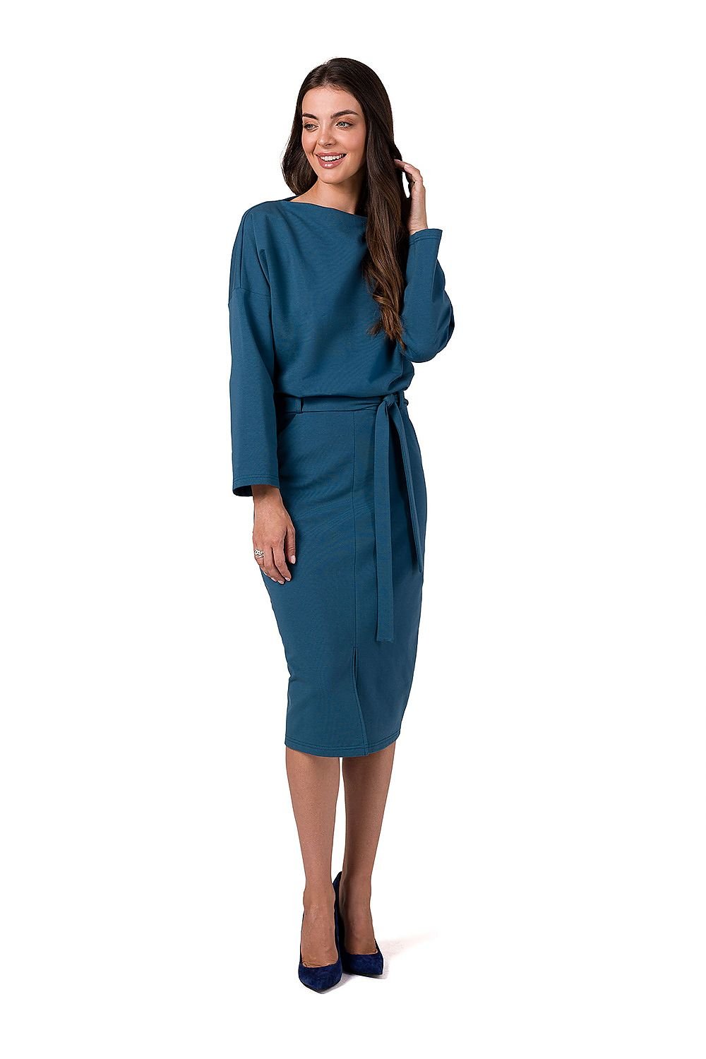 Long sleeves midi day dress with a strut