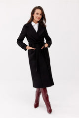 Classic cut with a waist belt wool coat